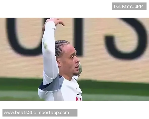 哈维西蒙斯立志在热刺争夺荣誉自律信念引领职业生涯